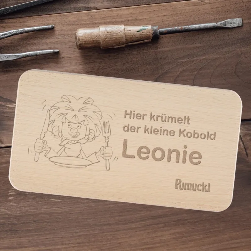Pumuckl Frühstücksbrett aus Holz mit Wunschname Leonie, inklusive Pumuckl Illustration und Spruch